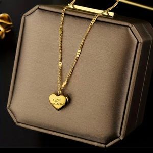 Gorgeous Classic Heart Pendant Necklace